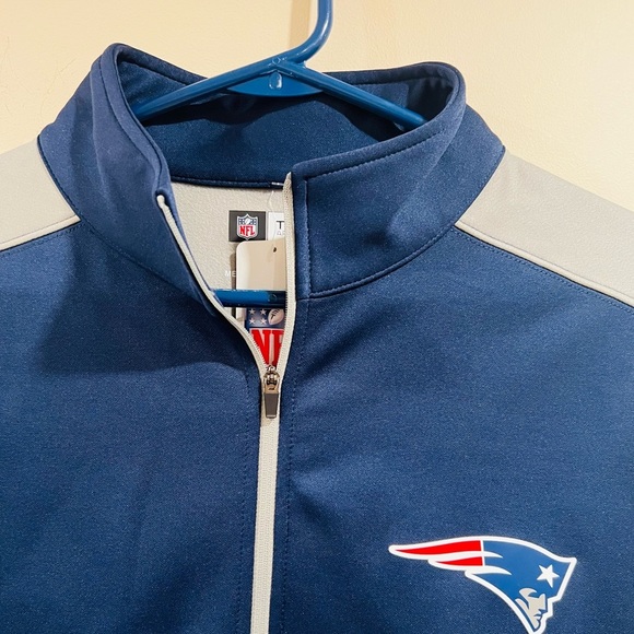 🔥NFL Patriots Sweatshirt 🔥 - Picture 3 of 7